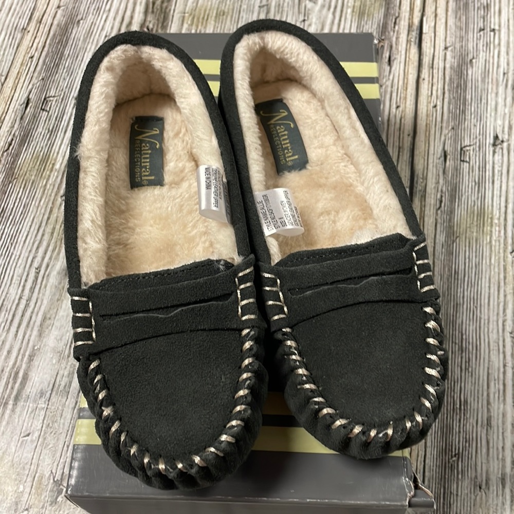 New in box Natural Reflections Slippers